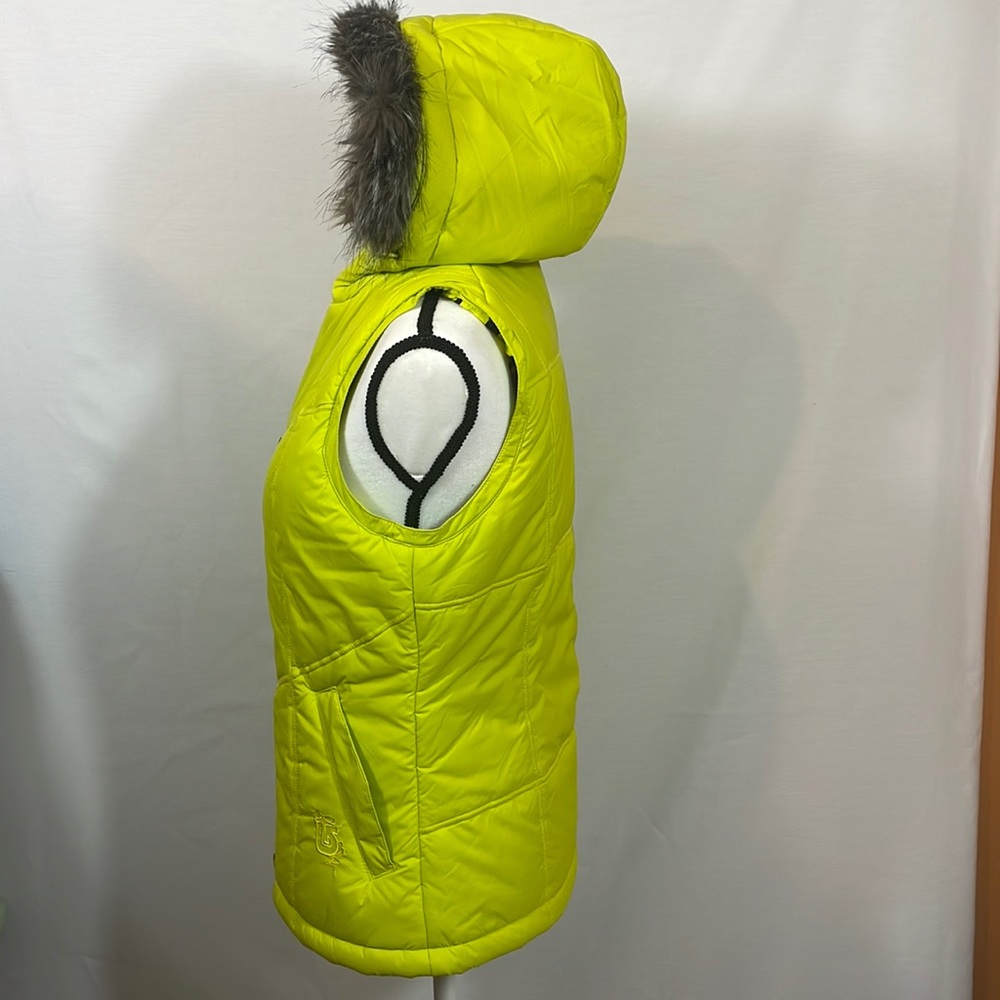 Burton Dryride Vest with Faux Fur trimmed Hood - Picture 4 of 11